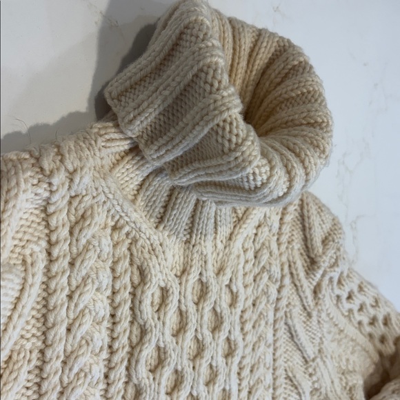 J.Crew hand knit 100% Wool, cream turtleneck sweater. - Picture 5 of 7